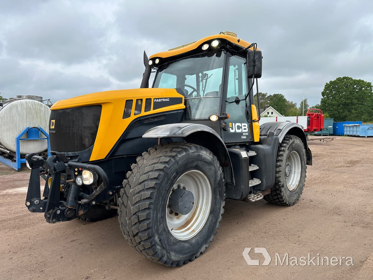 Traktor JCB Fastrac 3230 XTRA - Traktor: das Bild 1 Traktor JCB Fastrac 3230 XTRA - Traktor: das Bild 1