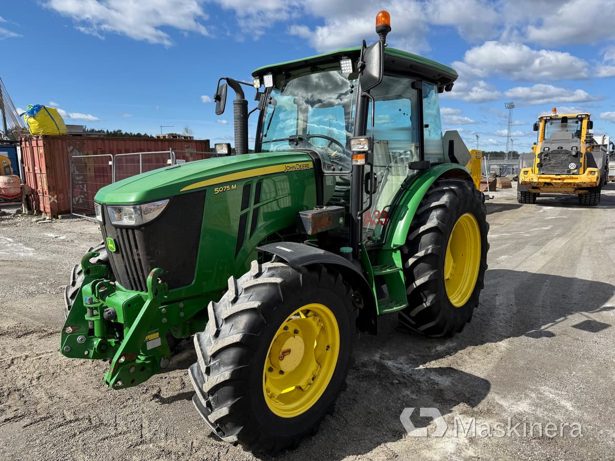 Traktor John Deere 5075M med snöutrustning - Traktor: das Bild 1 Traktor John Deere 5075M med snöutrustning - Traktor: das Bild 1