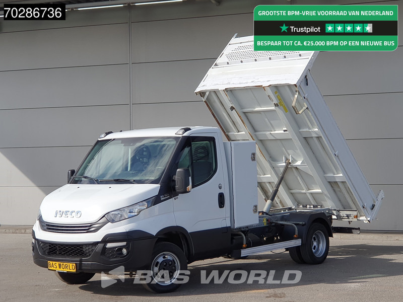 Iveco Daily 35C18 3.0L Automaat Kipper met Kist Dubbellucht 3,5t Trekhaak Airco Euro6 Tipper Kieper Benne 2m3 Airco Trekhaak Cruise control - Kipper Transporter: das Bild 1 Iveco Daily 35C18 3.0L Automaat Kipper met Kist Dubbellucht 3,5t Trekhaak Airco Euro6 Tipper Kieper Benne 2m3 Airco Trekhaak Cruise control - Kipper Transporter: das Bild 1