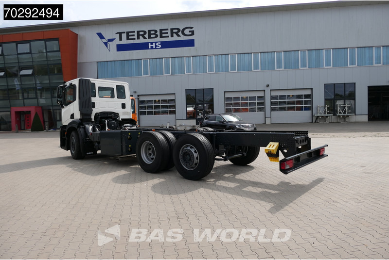 Iveco S-Way 340 S-Way 6X2 NEW chassis CNG RHD Retarder Euro 6 - Fahrgestell LKW: das Bild 2 Iveco S-Way 340 S-Way 6X2 NEW chassis CNG RHD Retarder Euro 6 - Fahrgestell LKW: das Bild 2