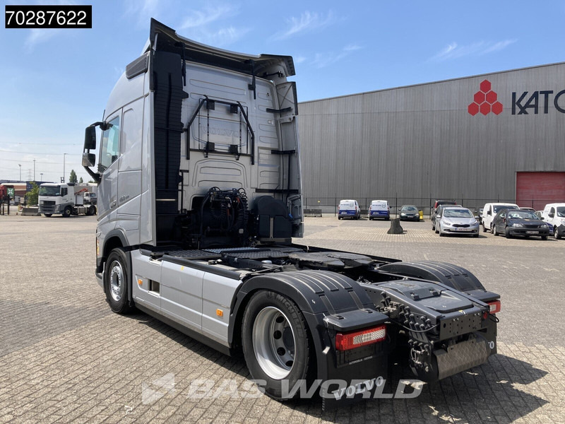 Volvo FH 460 4X2 2x Tanks VEB+ ACC I-Park Cool Navi Euro 6 - Sattelzugmaschine: das Bild 2 Volvo FH 460 4X2 2x Tanks VEB+ ACC I-Park Cool Navi Euro 6 - Sattelzugmaschine: das Bild 2