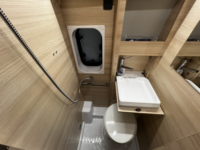 Camper Van, Zustand - NEU Chausson V594S First Line: das Bild 8