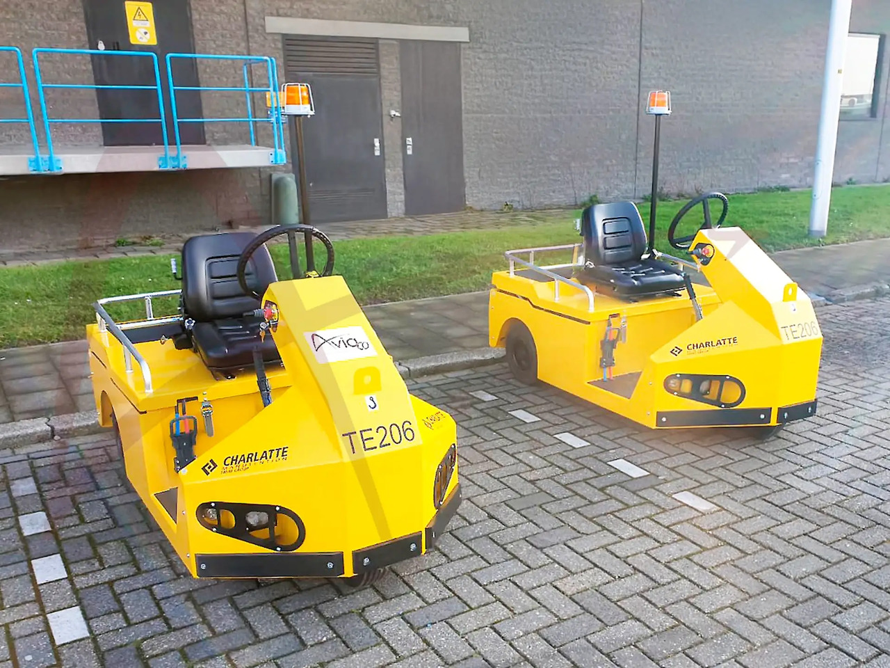 CHARLATTE TE 206 - Gepäckschlepper: das Bild 1 CHARLATTE TE 206 - Gepäckschlepper: das Bild 1