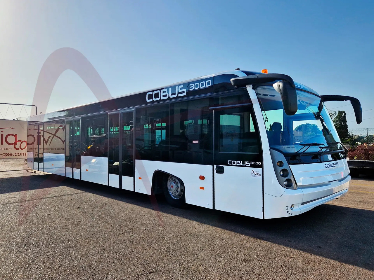 CONTRAC COBUS 3000 - Flughafenbus: das Bild 2 CONTRAC COBUS 3000 - Flughafenbus: das Bild 2