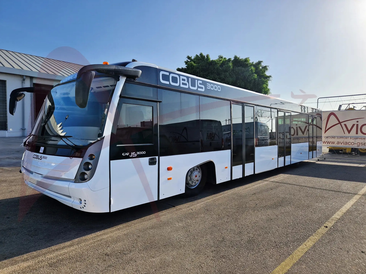 CONTRAC COBUS 3000 - Flughafenbus: das Bild 1 CONTRAC COBUS 3000 - Flughafenbus: das Bild 1