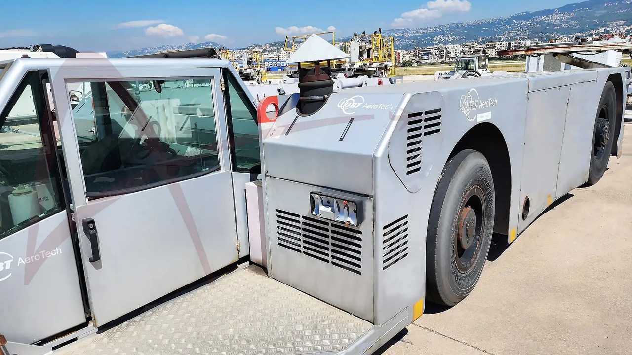 JBT AEROTECH EXPEDITER 400 - Flugzeugschlepper: das Bild 2 JBT AEROTECH EXPEDITER 400 - Flugzeugschlepper: das Bild 2