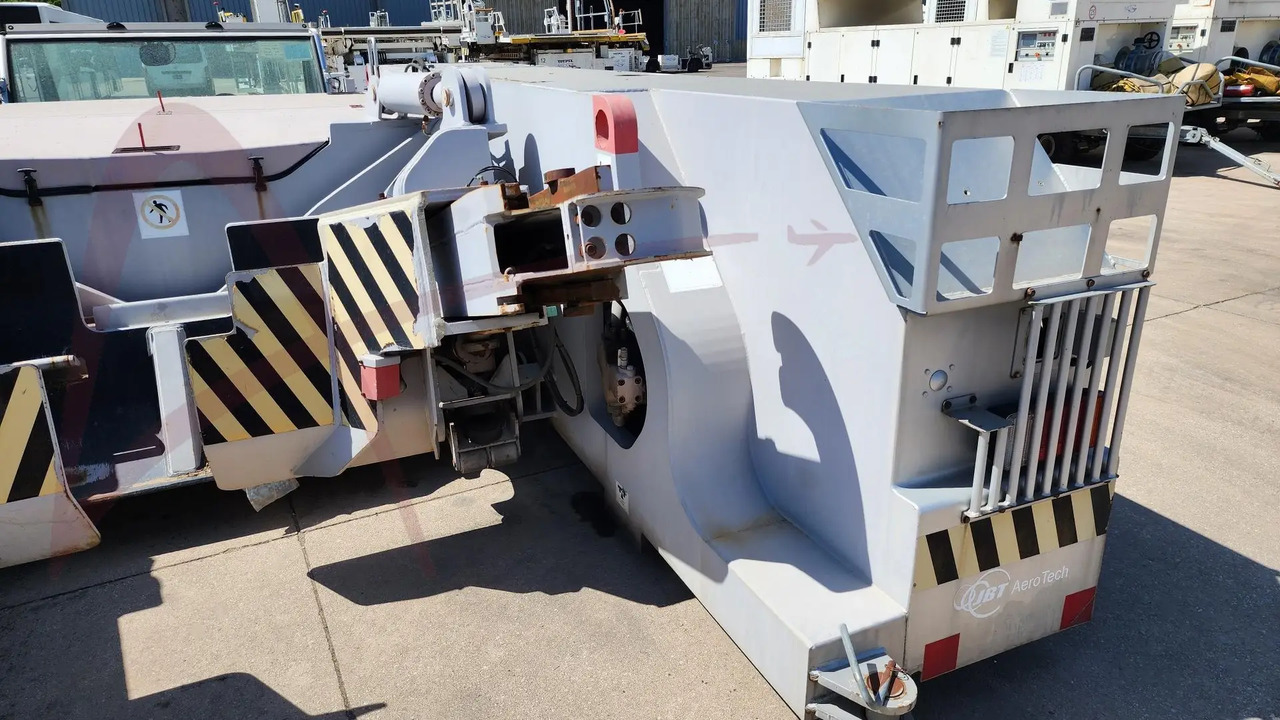 JBT AEROTECH EXPEDITER 400 - Flugzeugschlepper: das Bild 4 JBT AEROTECH EXPEDITER 400 - Flugzeugschlepper: das Bild 4