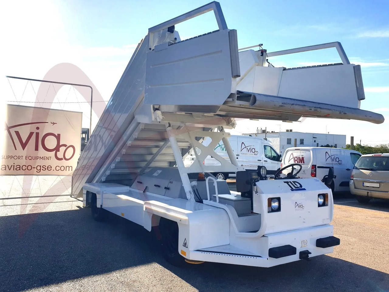 TLD ABS-580 - Passagiertreppe: das Bild 2 TLD ABS-580 - Passagiertreppe: das Bild 2
