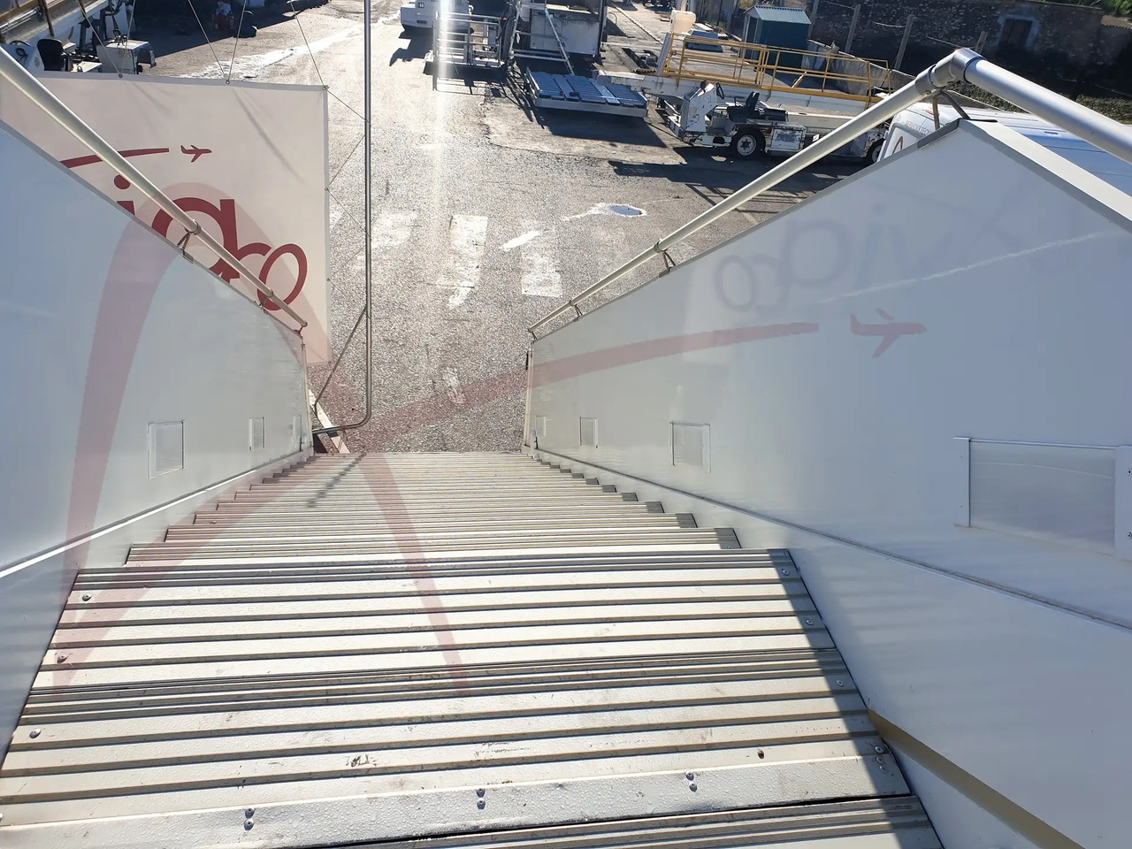 TLD ABS-580 - Passagiertreppe: das Bild 4 TLD ABS-580 - Passagiertreppe: das Bild 4