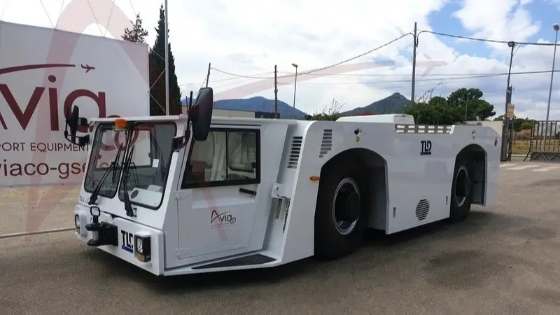 TLD TMX-450 - Flugzeugschlepper: das Bild 2 TLD TMX-450 - Flugzeugschlepper: das Bild 2