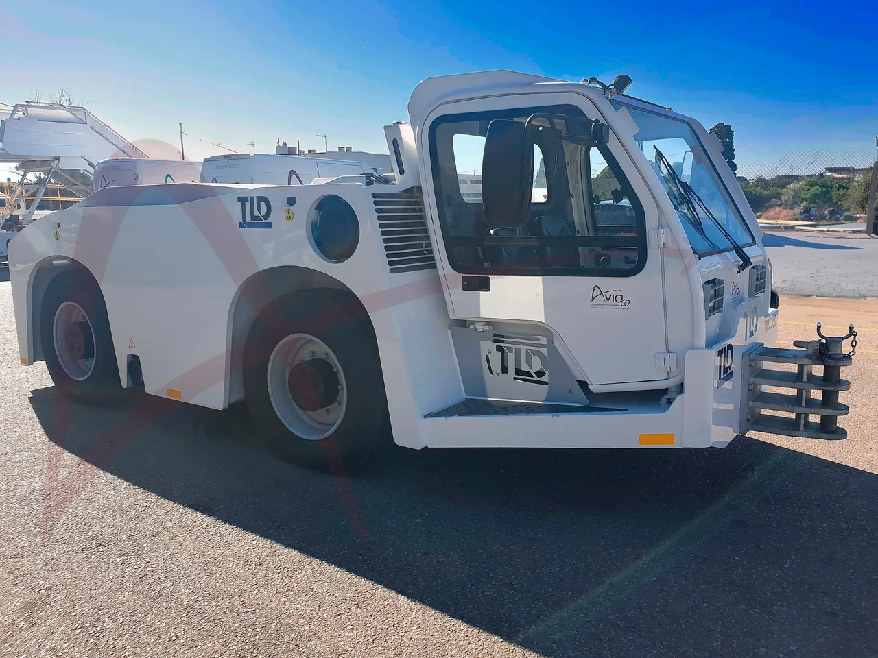TLD TMX350-28 - Flugzeugschlepper: das Bild 4 TLD TMX350-28 - Flugzeugschlepper: das Bild 4
