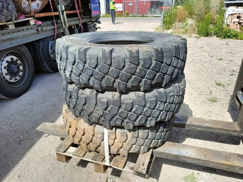 Michelin continental band 13R22.5 , 315/80R22.5 , 13R22,5 l - Felgen und Reifen für Baumaschine: das Bild 2 Michelin continental band 13R22.5 , 315/80R22.5 , 13R22,5 l - Felgen und Reifen für Baumaschine: das Bild 2