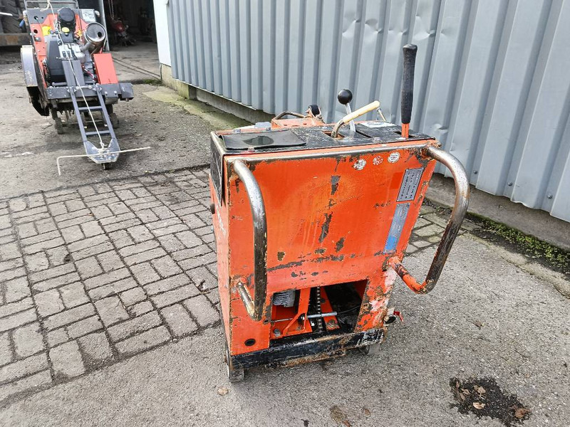 Norton CSB1 clipper zaag betonzaag machine 1994 - Asphalttechnik: das Bild 4 Norton CSB1 clipper zaag betonzaag machine 1994 - Asphalttechnik: das Bild 4