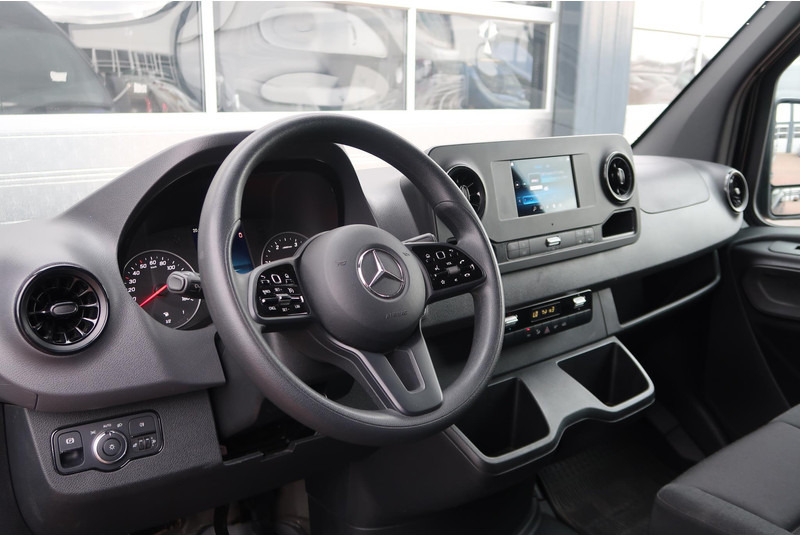 Mercedes-Benz Sprinter 317 CDI L2H2 AUT/ 3.5T/ CAMERA/ MBUX/ CRUISE/ AIRCO - Kastenwagen: das Bild 2 Mercedes-Benz Sprinter 317 CDI L2H2 AUT/ 3.5T/ CAMERA/ MBUX/ CRUISE/ AIRCO - Kastenwagen: das Bild 2