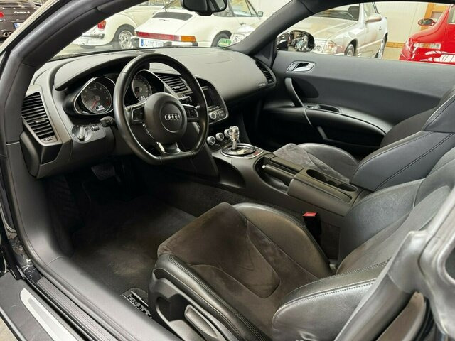 AUDI R8 4.2 FSI V8 quattro Coupé Neuzustand - PKW: das Bild 4 AUDI R8 4.2 FSI V8 quattro Coupé Neuzustand - PKW: das Bild 4