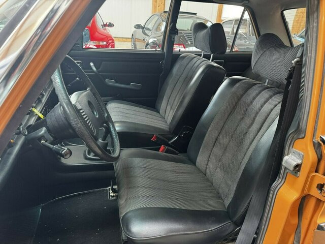 MERCEDES-BENZ 200 D/8 W115 - Limousine: das Bild 3 MERCEDES-BENZ 200 D/8 W115 - Limousine: das Bild 3