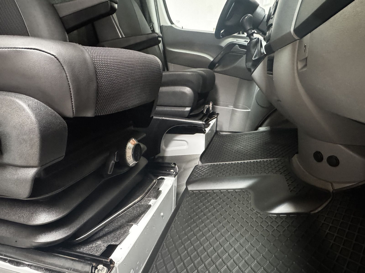 Mercedes-Benz Sprinter 319 CDI 4x4 3.0 V6 Untersetzung 1a! – Finanzierungsleasing Mercedes-Benz Sprinter 319 CDI 4x4 3.0 V6 Untersetzung 1a!: das Bild 23
