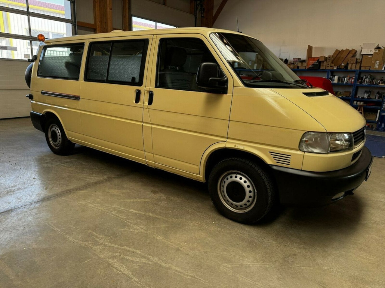 Volkswagen T4 2.5 TDI Syncro 4x4 lang 1. Hand! - Personentransporter: das Bild 4 Volkswagen T4 2.5 TDI Syncro 4x4 lang 1. Hand! - Personentransporter: das Bild 4