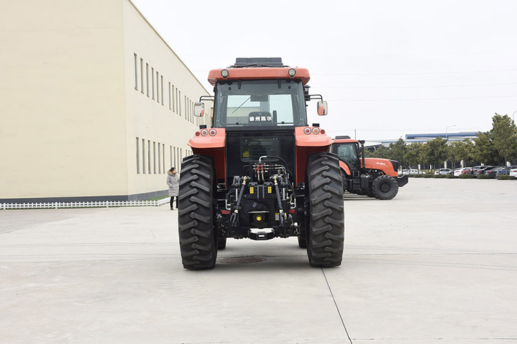 XCMG Factory KAT1204 Farm Tractor 4x4 Agriculture Machinery Tractors for Sale Price - Traktor: das Bild 4 XCMG Factory KAT1204 Farm Tractor 4x4 Agriculture Machinery Tractors for Sale Price - Traktor: das Bild 4