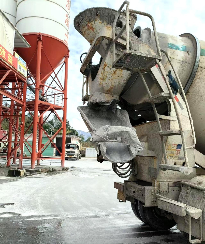 XCMG Official Used Concrete Mixer Truck HOWO G4802D 12m³ Cement Mixer Truck Price - Fahrmischer: das Bild 2 XCMG Official Used Concrete Mixer Truck HOWO G4802D 12m³ Cement Mixer Truck Price - Fahrmischer: das Bild 2