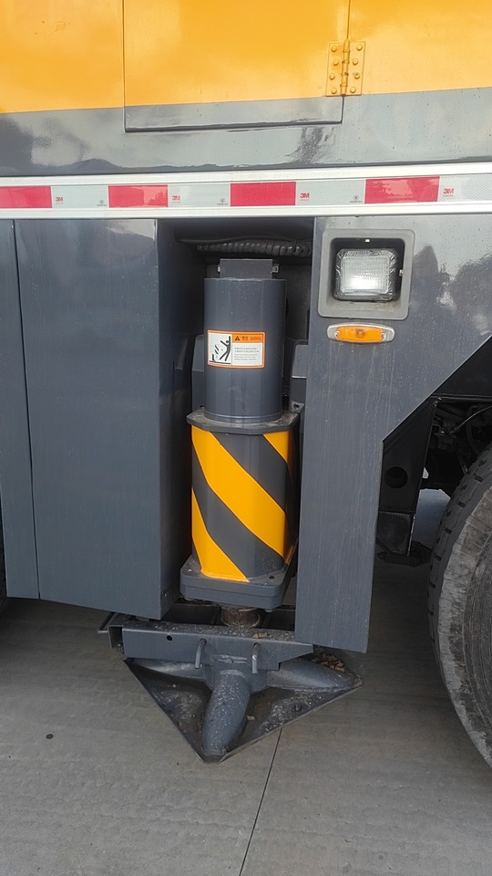 XCMG Truck crane Second Hand mobile hydraulic crane QAY160 Used - Mobilkran: das Bild 2 XCMG Truck crane Second Hand mobile hydraulic crane QAY160 Used - Mobilkran: das Bild 2