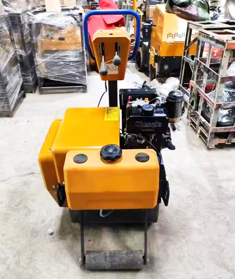 XCMG XMR030 small mini light single drum vibratory road roller - Kleine Walze: das Bild 4 XCMG XMR030 small mini light single drum vibratory road roller - Kleine Walze: das Bild 4