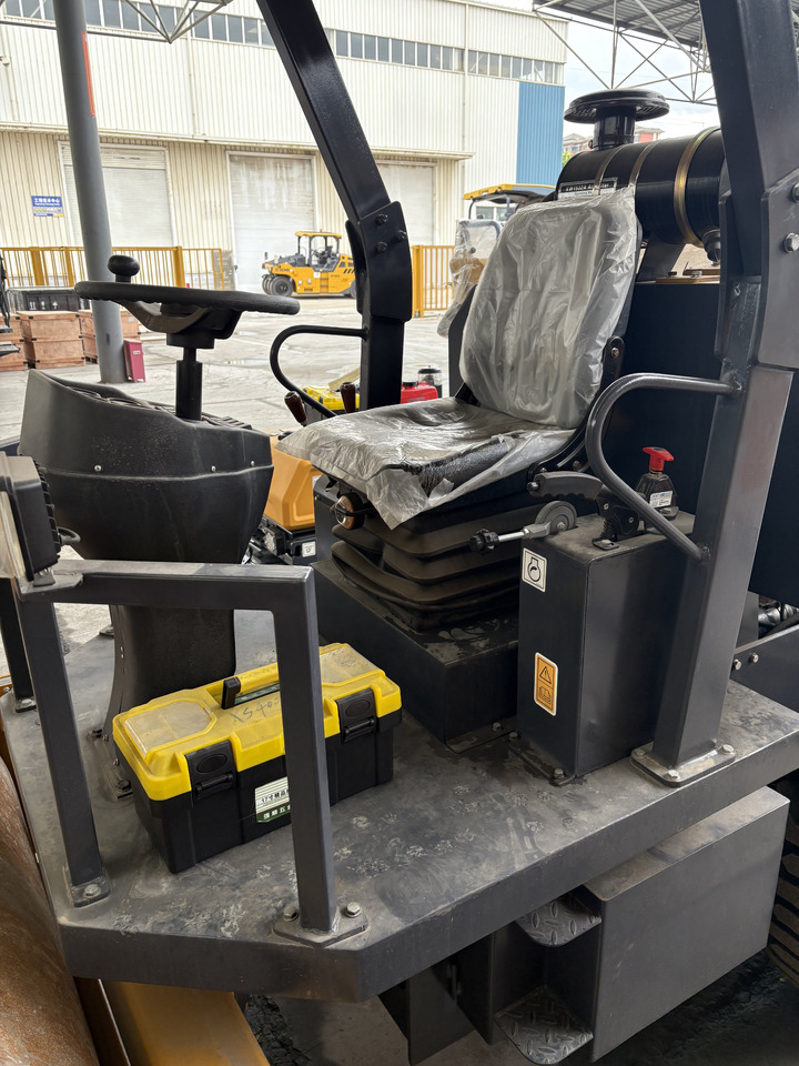XCMG XS400J 4ton Mechancial Single Drum Vibratory Road Roller Price - Straßenwalze: das Bild 5 XCMG XS400J 4ton Mechancial Single Drum Vibratory Road Roller Price - Straßenwalze: das Bild 5
