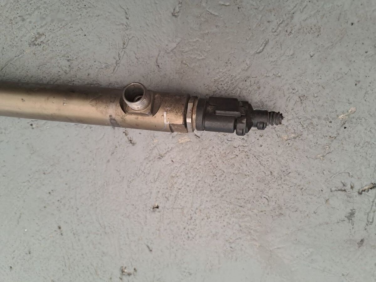 Commonrail pressure pipe Mercedes-Benz ACTROS MP4 A4710780245 Mercedes-Benz ACTROS MP4 truck - Kraftstoffaufbereitung/ Kraftstoffförderung für LKW: das Bild 3 Commonrail pressure pipe Mercedes-Benz ACTROS MP4 A4710780245 Mercedes-Benz ACTROS MP4 truck - Kraftstoffaufbereitung/ Kraftstoffförderung für LKW: das Bild 3