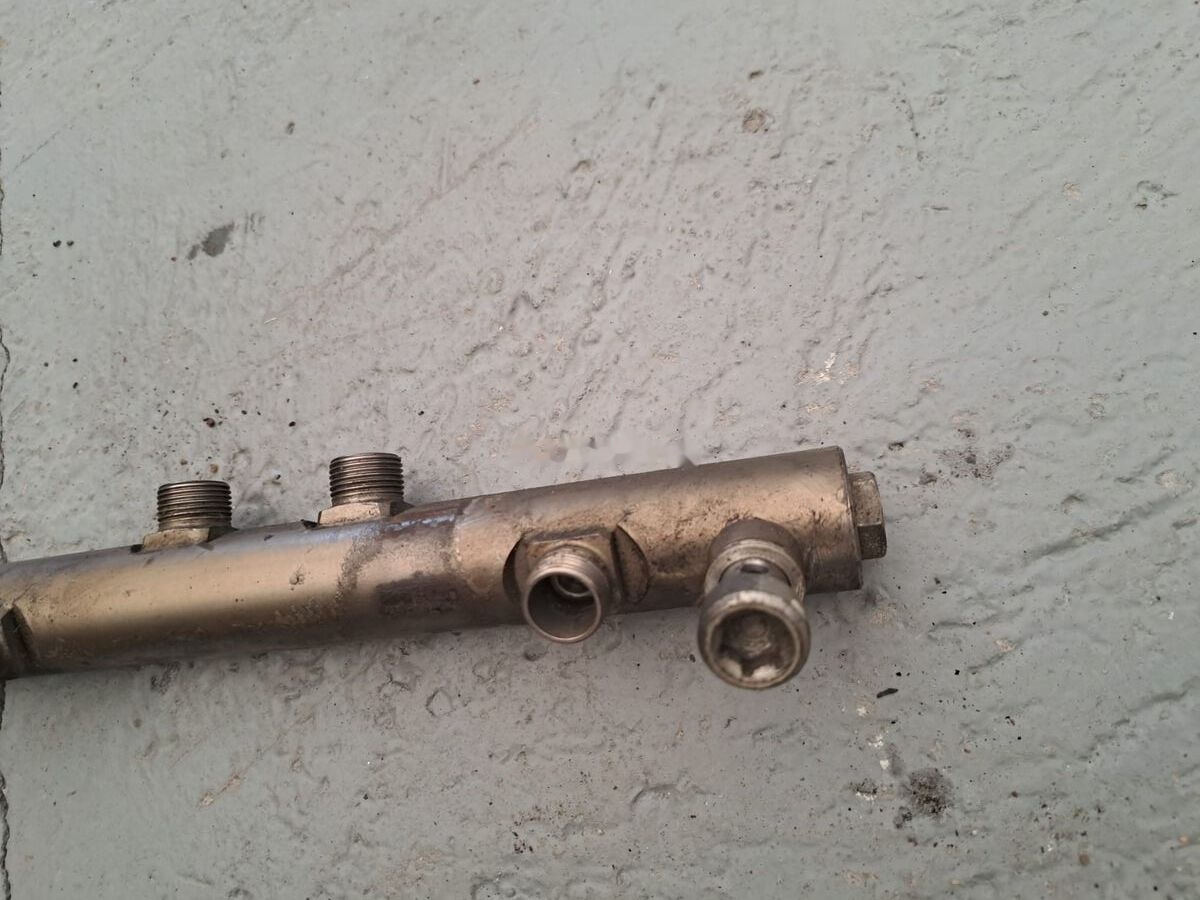 Commonrail pressure pipe Mercedes-Benz ACTROS MP4 A4710780245 Mercedes-Benz ACTROS MP4 truck - Kraftstoffaufbereitung/ Kraftstoffförderung für LKW: das Bild 2 Commonrail pressure pipe Mercedes-Benz ACTROS MP4 A4710780245 Mercedes-Benz ACTROS MP4 truck - Kraftstoffaufbereitung/ Kraftstoffförderung für LKW: das Bild 2