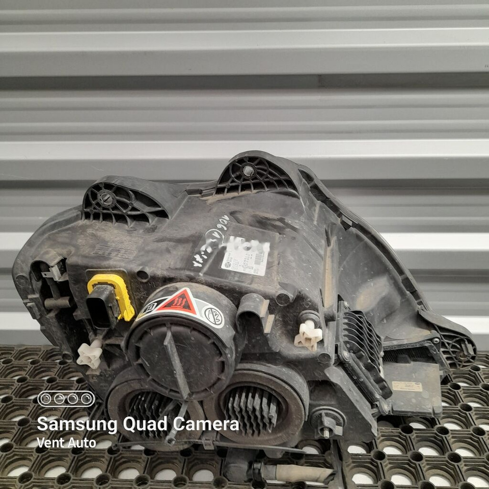 DAF XF 106 1857526 DAF 1857526 truck - Hauptscheinwerfer für LKW: das Bild 2 DAF XF 106 1857526 DAF 1857526 truck - Hauptscheinwerfer für LKW: das Bild 2