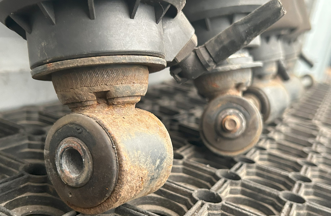 DAF XF 106 CAB SUSPENSION BOOT SET - Fahrerhausaufhängung: das Bild 4 DAF XF 106 CAB SUSPENSION BOOT SET - Fahrerhausaufhängung: das Bild 4