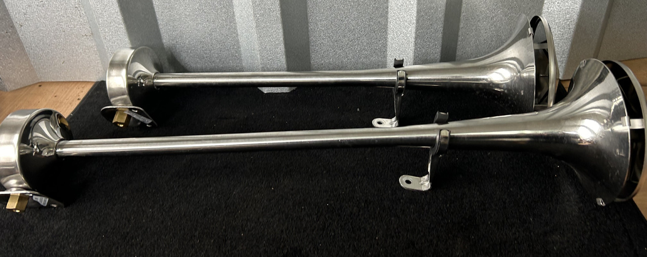 FIAMM 2 TRUMPETS, SHORT + LONG + ASSEMBLY KIT FIAMM, ORIGINAL FOR MERCEDES ACTROS MP5 - Universalteil: das Bild 2 FIAMM 2 TRUMPETS, SHORT + LONG + ASSEMBLY KIT FIAMM, ORIGINAL FOR MERCEDES ACTROS MP5 - Universalteil: das Bild 2