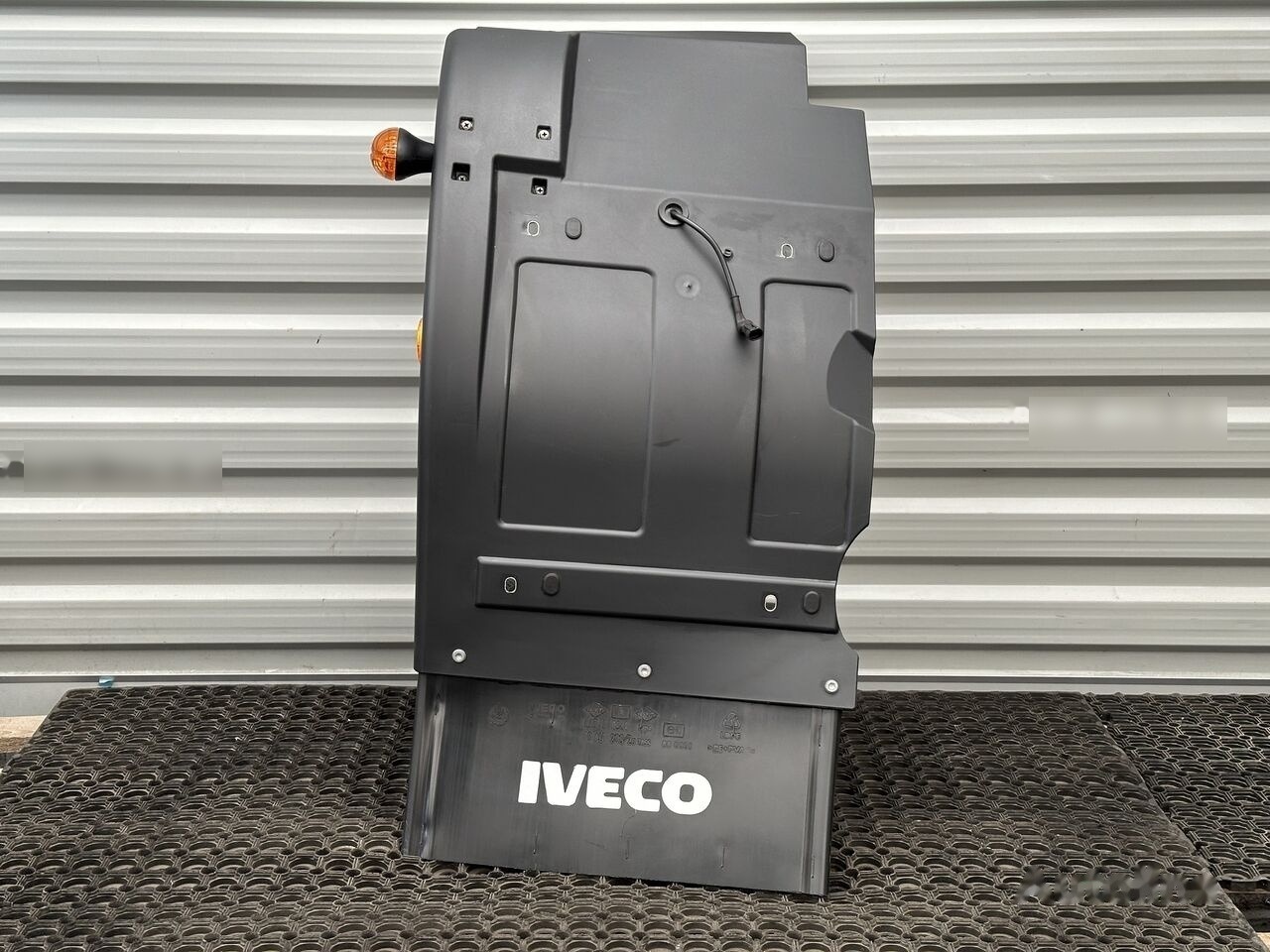 IVECO EUROCARGO 5801551258 - Kotflügel für LKW: das Bild 1 IVECO EUROCARGO 5801551258 - Kotflügel für LKW: das Bild 1
