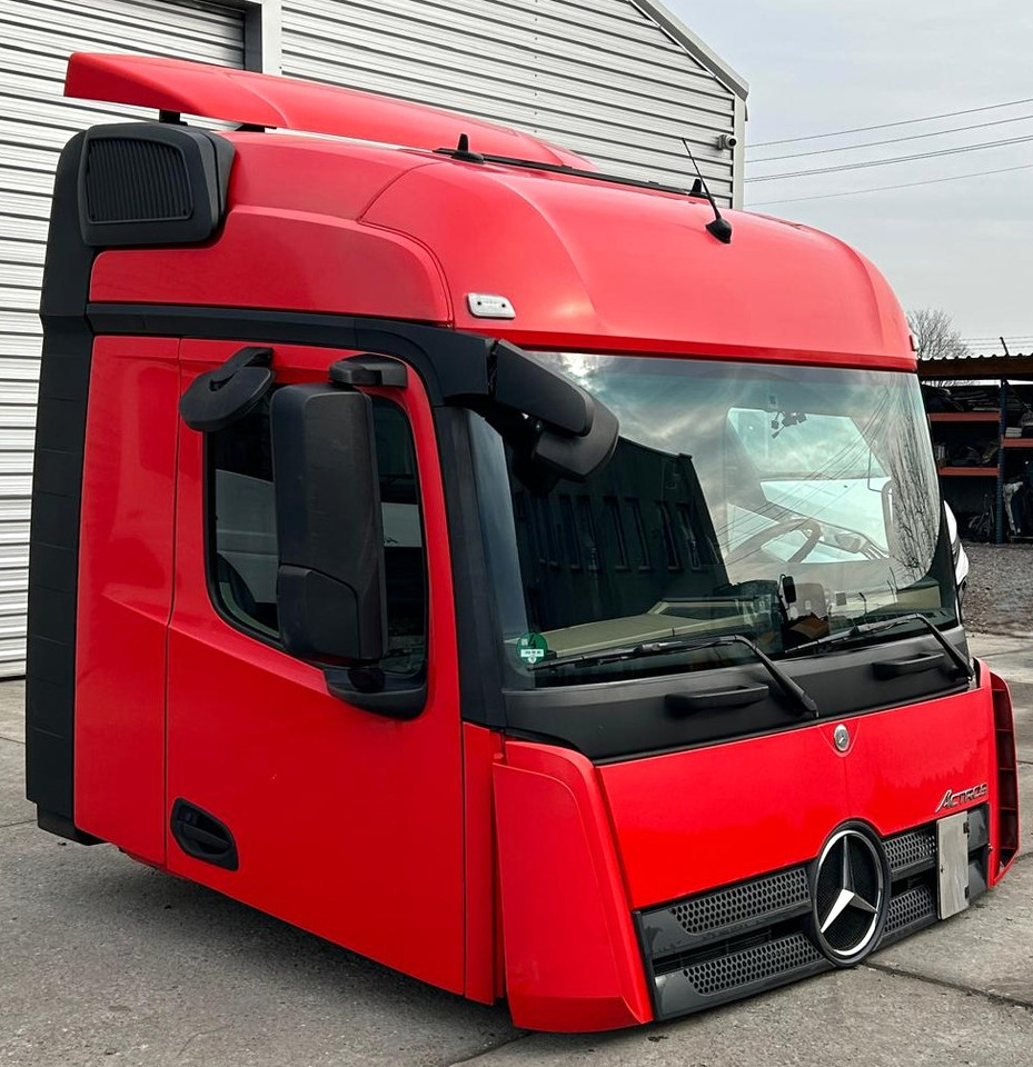 Mercedes Actros MP4 - Fahrerhaus: das Bild 3 Mercedes Actros MP4 - Fahrerhaus: das Bild 3