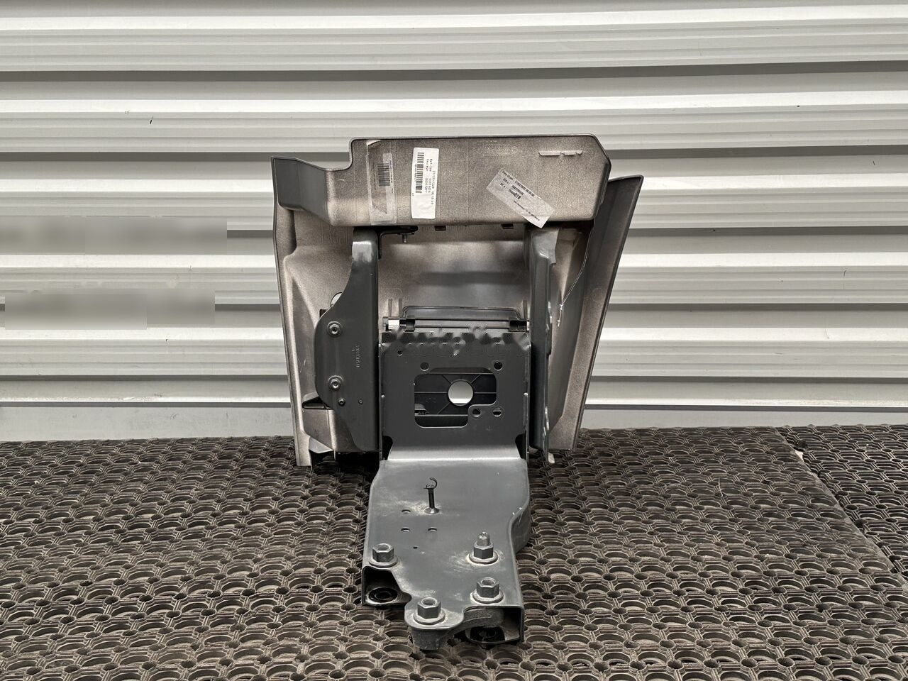 Mercedes-Benz ACTROS MP4 A9606663303 Mercedes-Benz A9606663303 - Trittbrett für LKW: das Bild 2 Mercedes-Benz ACTROS MP4 A9606663303 Mercedes-Benz A9606663303 - Trittbrett für LKW: das Bild 2