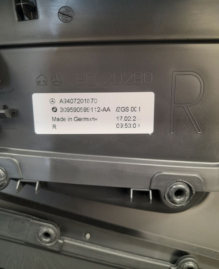 TAPICERKA PANEL DRZWI R Mercedes-Benz ATEGO A9407201870 - Tür und Teile für LKW: das Bild 5 TAPICERKA PANEL DRZWI R Mercedes-Benz ATEGO A9407201870 - Tür und Teile für LKW: das Bild 5