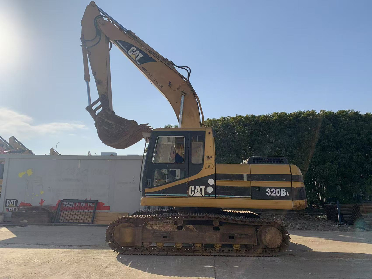CATERPILLAR Crawler Excavator CAT 320B, 320BL Original Japanese Excavator - Kettenbagger: das Bild 1 CATERPILLAR Crawler Excavator CAT 320B, 320BL Original Japanese Excavator - Kettenbagger: das Bild 1