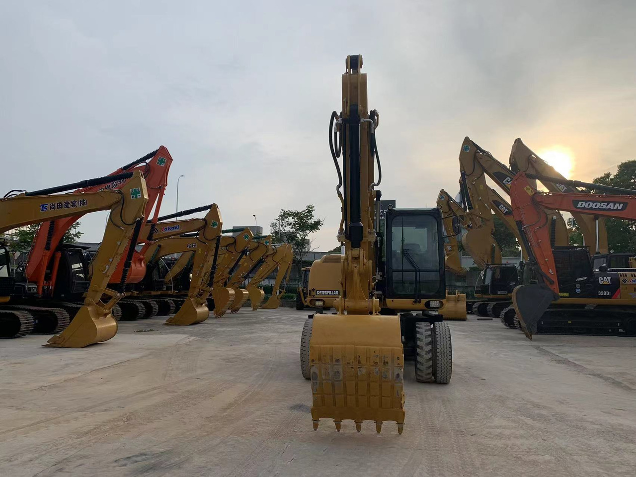 Caterpillar M315D Wheel Excavator Moving by Tires - Mobilbagger: das Bild 5 Caterpillar M315D Wheel Excavator Moving by Tires - Mobilbagger: das Bild 5