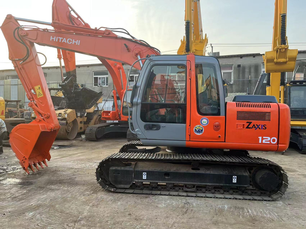 Hitachi ZX120-6 Japan Origin Used Excavator - Kettenbagger: das Bild 2 Hitachi ZX120-6 Japan Origin Used Excavator - Kettenbagger: das Bild 2