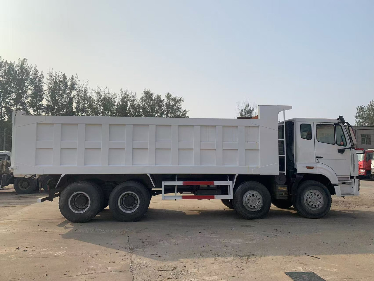 Howo 8x4 Tipper Truck Used Condition HOWO Dumper Truck Left Hand Drive - Kipper: das Bild 5 Howo 8x4 Tipper Truck Used Condition HOWO Dumper Truck Left Hand Drive - Kipper: das Bild 5
