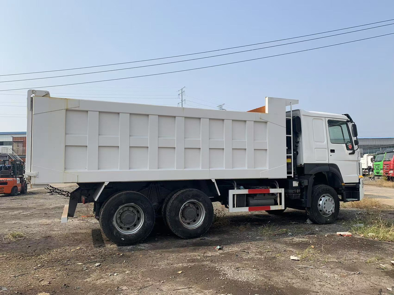 Howo Secondhand Commercial Vehicle 10-wheels HOWO Dumper Truck 6x4 Left Hand Drive Tipper Truck - Kipper: das Bild 2 Howo Secondhand Commercial Vehicle 10-wheels HOWO Dumper Truck 6x4 Left Hand Drive Tipper Truck - Kipper: das Bild 2
