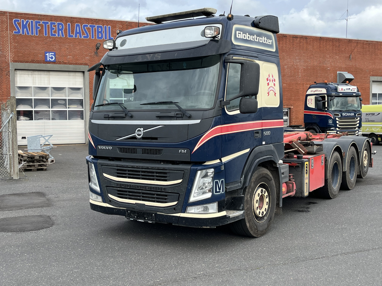 Volvo FM 500 8x4 - Abrollkipper: das Bild 2 Volvo FM 500 8x4 - Abrollkipper: das Bild 2