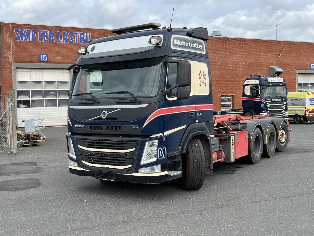 Volvo FM 500 8x4 - Abrollkipper: das Bild 1 Volvo FM 500 8x4 - Abrollkipper: das Bild 1