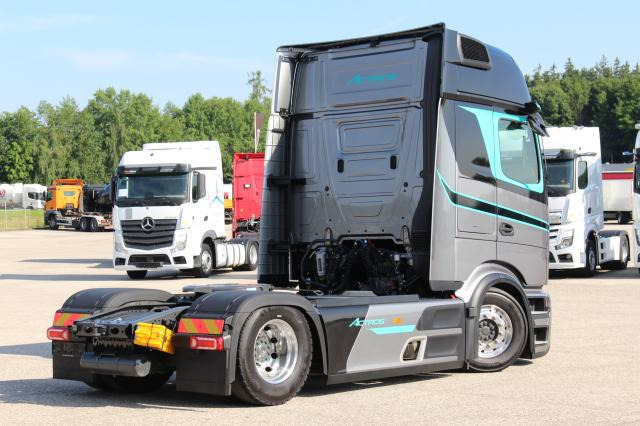 Mercedes-Benz Actros 1848LS F1 EDITION - Sattelzugmaschine: das Bild 4 Mercedes-Benz Actros 1848LS F1 EDITION - Sattelzugmaschine: das Bild 4