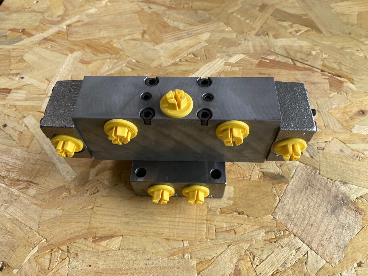 O&K Terex RH120 RH170 RH400 Swing balance valve 2765990 1523304 486-3481 - Ersatzteile für LKW: das Bild 1 O&K Terex RH120 RH170 RH400 Swing balance valve 2765990 1523304 486-3481 - Ersatzteile für LKW: das Bild 1