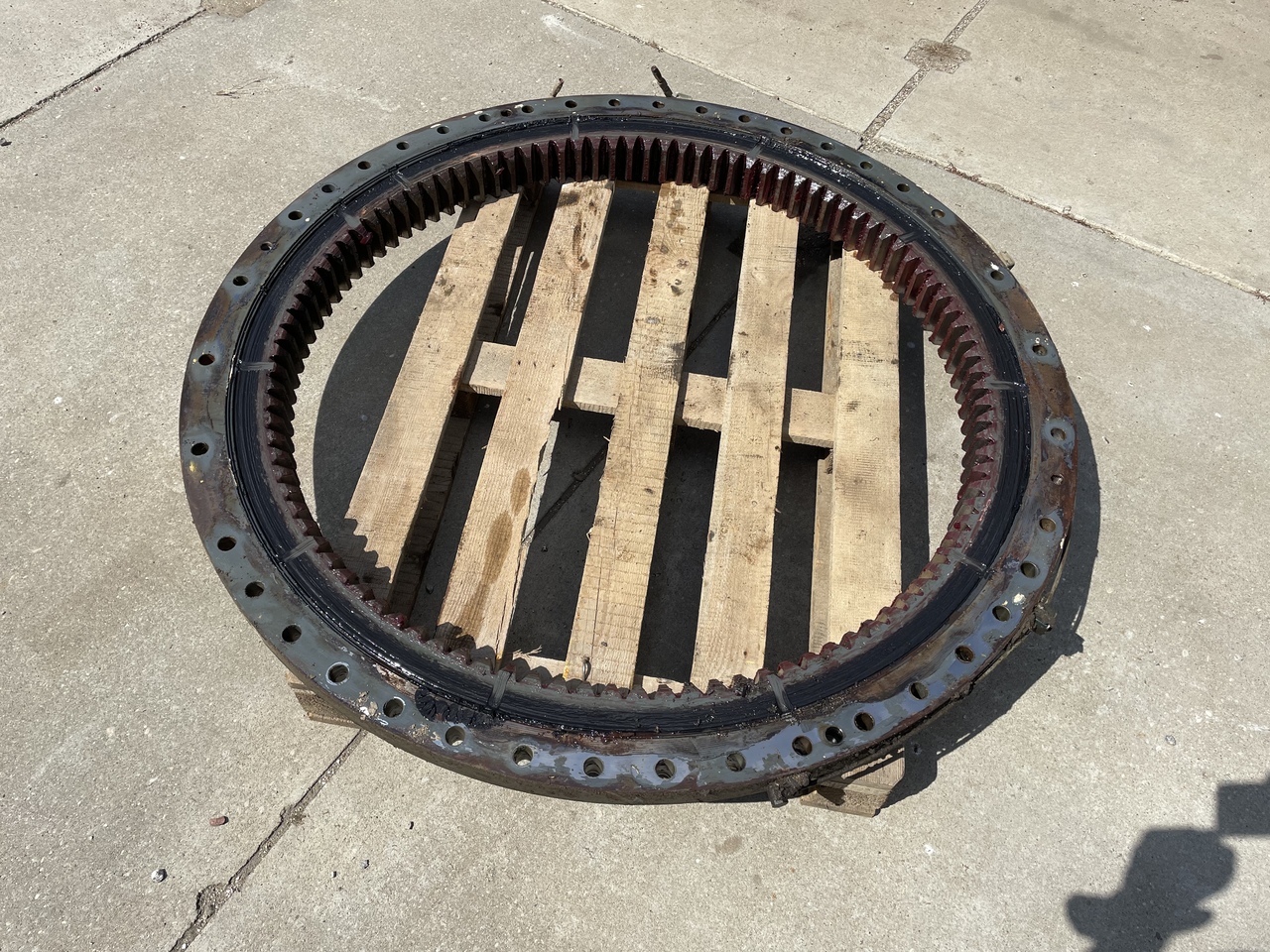 LIEBHERR R906 - Drehkranz für Bagger: das Bild 4 LIEBHERR R906 - Drehkranz für Bagger: das Bild 4