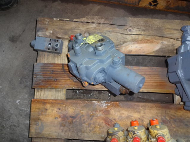 Liebherr Control Block - Ventil: das Bild 2 Liebherr Control Block - Ventil: das Bild 2