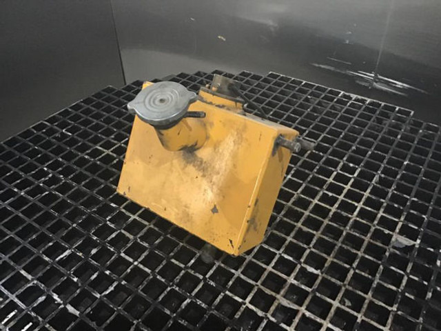 Ausgleichsbehälter Liebherr Equalizing Reservoir: das Bild 10