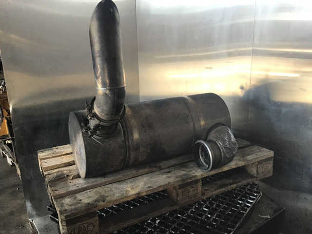 Liebherr Exhaust - Schalldämpfer: das Bild 2 Liebherr Exhaust - Schalldämpfer: das Bild 2