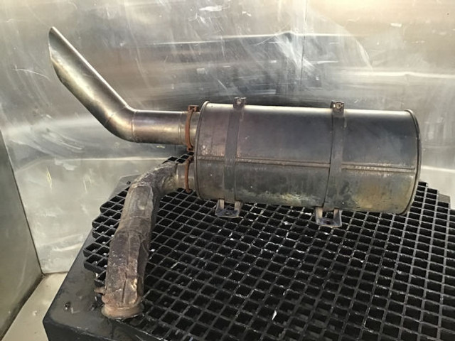 Liebherr Exhaust Silencer - Schalldämpfer: das Bild 2 Liebherr Exhaust Silencer - Schalldämpfer: das Bild 2